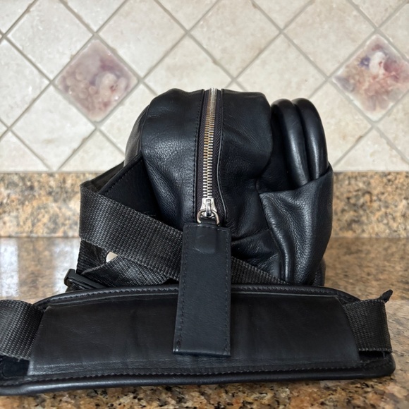 Black Leather Crossbody Messenger Bag of the Italian brand ViC MATIE. - Picture 4 of 10